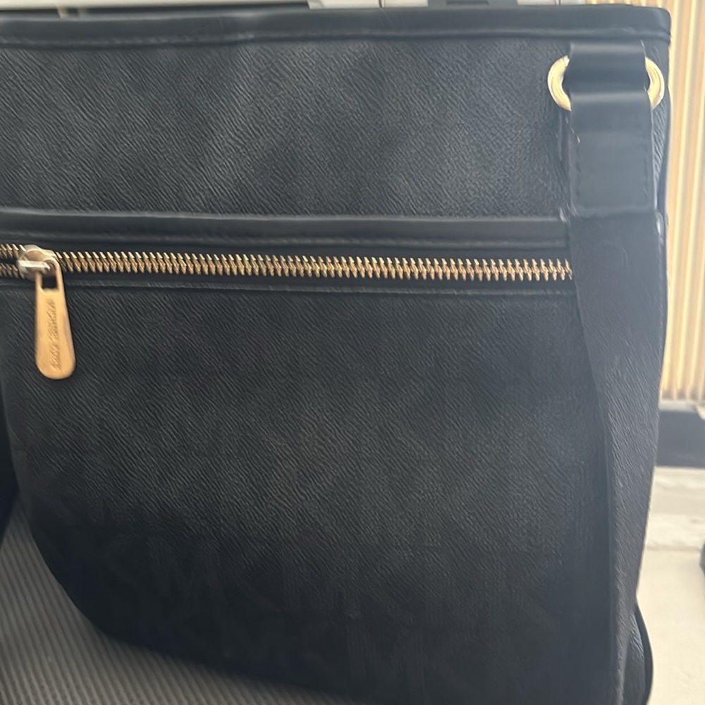 Authentic MK crossbody bag - Picture 2 of 7